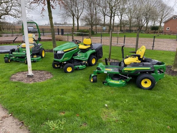 John Deere Z545R (zero turn) - Afbeelding 2